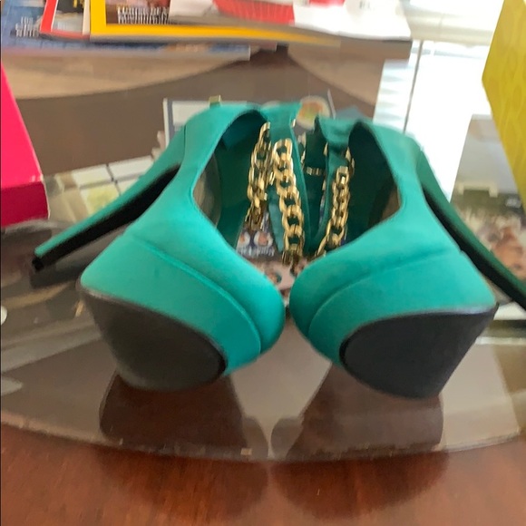 Shoes - Picture 3 of 4